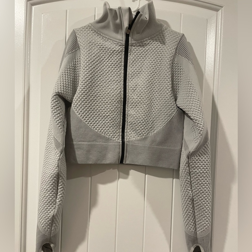 Bella Movement cropped jacket. Size small